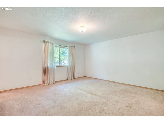 17284 KINGFISHER Dr, Bend, OR 97707