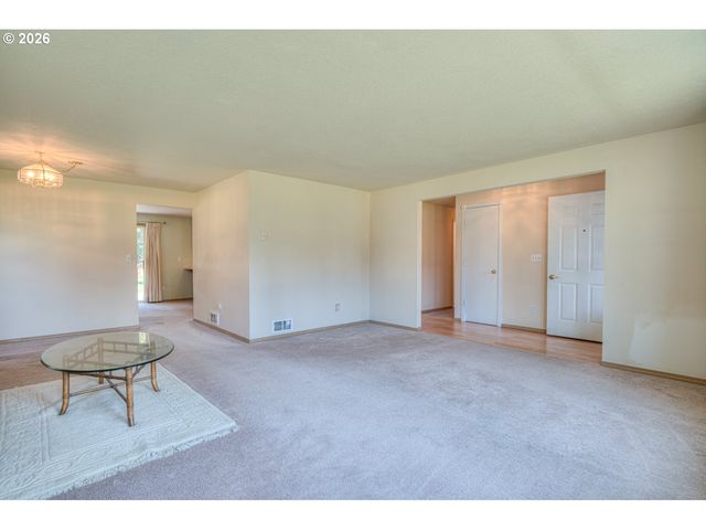 17284 KINGFISHER Dr, Bend, OR 97707