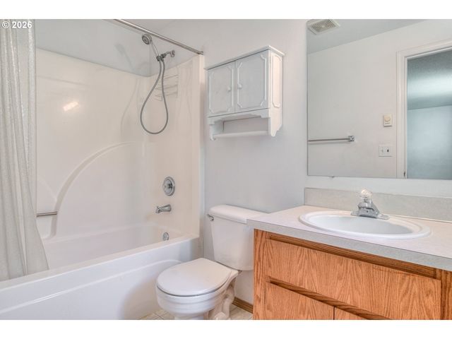 17284 KINGFISHER Dr, Bend, OR 97707