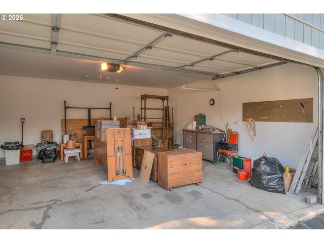 17284 KINGFISHER Dr, Bend, OR 97707