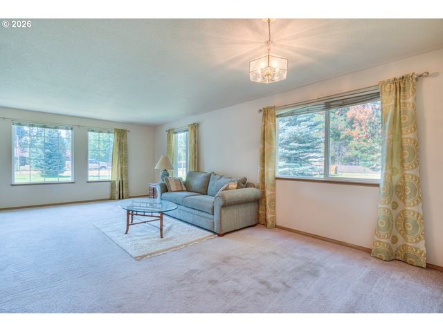 17284 KINGFISHER Dr, Bend, OR 97707