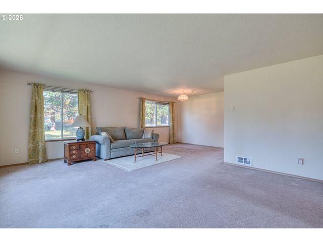 17284 KINGFISHER Dr, Bend, OR 97707
