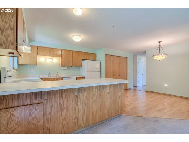 17284 KINGFISHER Dr, Bend, OR 97707