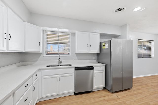 242 W Cober Drive, Grand Prairie, TX 75051