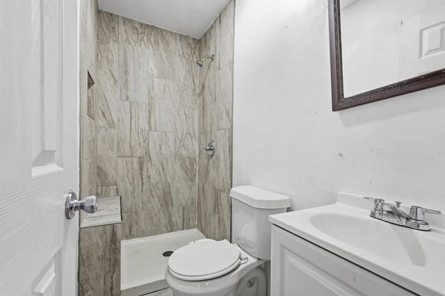 242 W Cober Drive, Grand Prairie, TX 75051