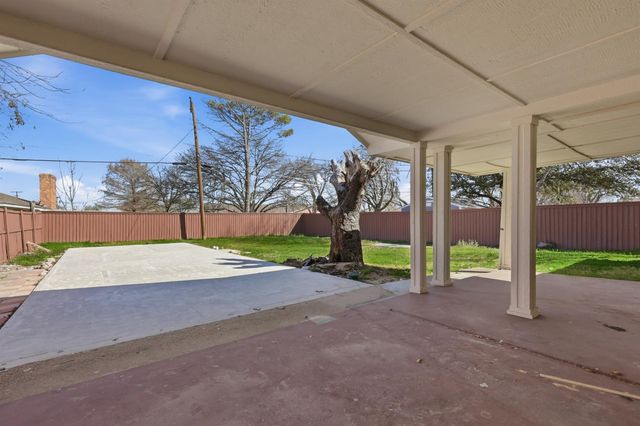 242 W Cober Drive, Grand Prairie, TX 75051