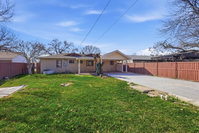 242 W Cober Drive, Grand Prairie, TX 75051