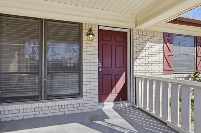 242 W Cober Drive, Grand Prairie, TX 75051