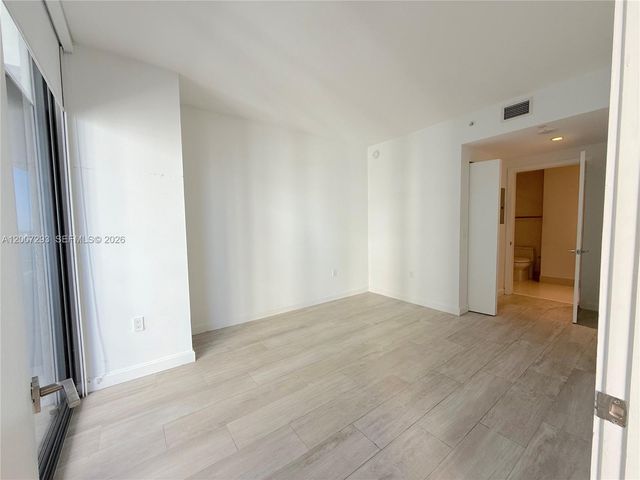 55 SW 9th St 1809, Miami, FL 33130