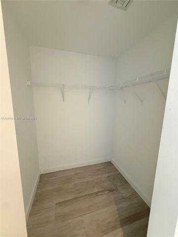 55 SW 9th St 1809, Miami, FL 33130