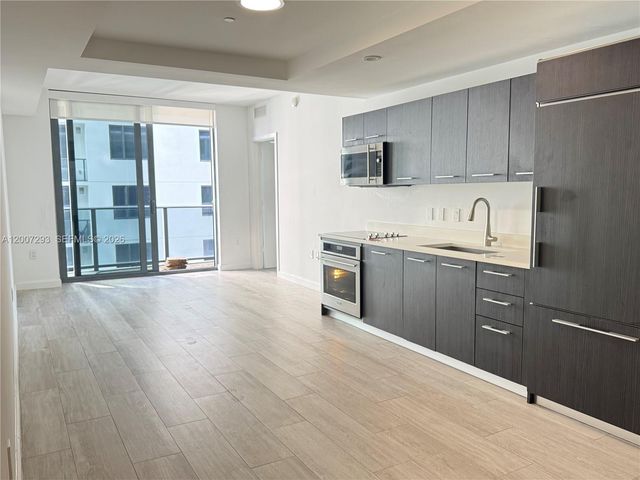 55 SW 9th St 1809, Miami, FL 33130