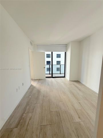 55 SW 9th St 1809, Miami, FL 33130