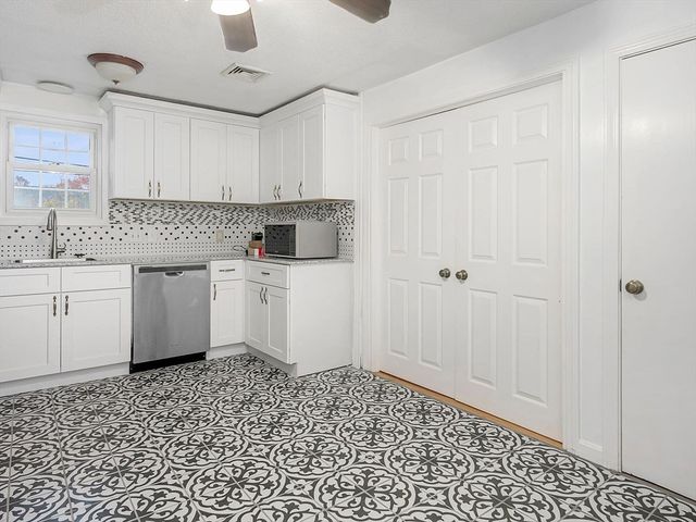 14 Endmoor Rd, Westford, MA 01886