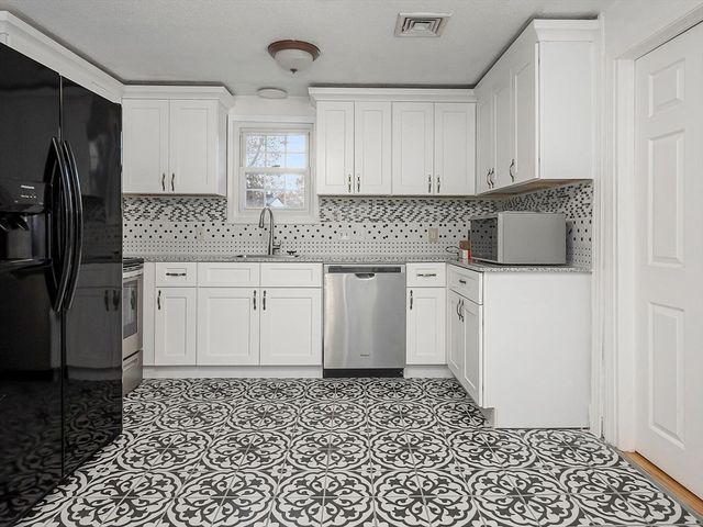 14 Endmoor Rd, Westford, MA 01886