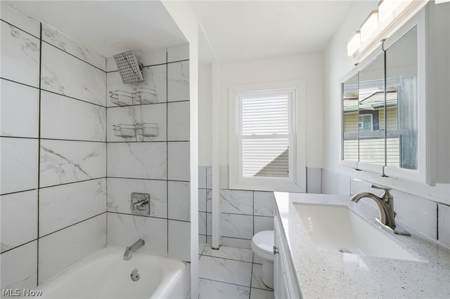 1068 Nela View Road, Cleveland Heights, OH 44112