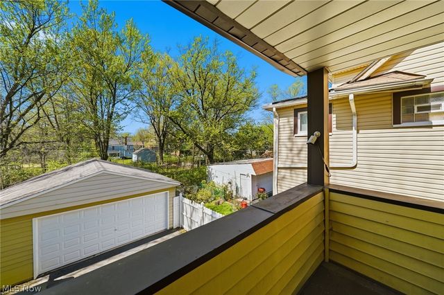 1068 Nela View Road, Cleveland Heights, OH 44112