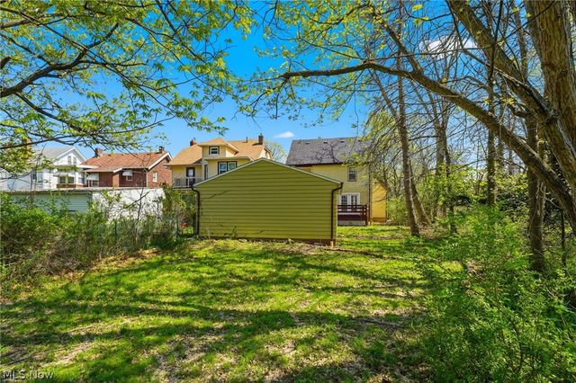 1068 Nela View Road, Cleveland Heights, OH 44112
