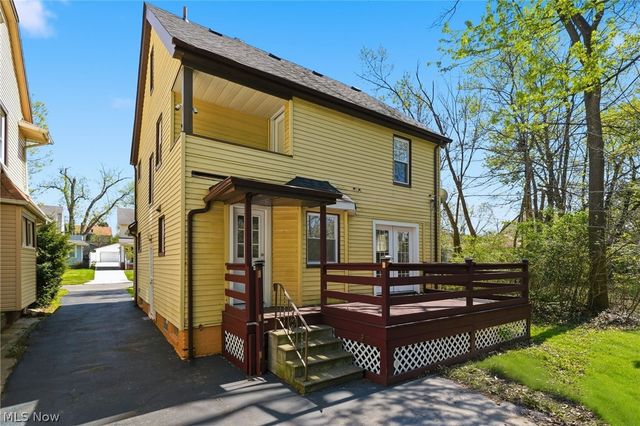 1068 Nela View Road, Cleveland Heights, OH 44112