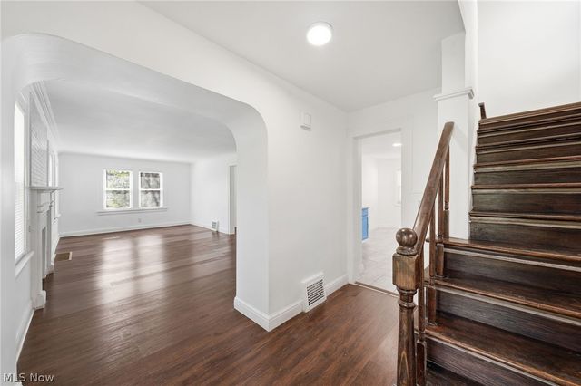 1068 Nela View Road, Cleveland Heights, OH 44112