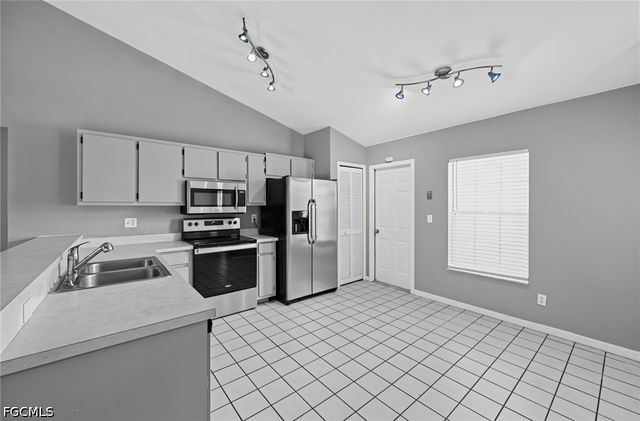 1325 SW 25th TER, Cape Coral, FL 33914