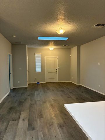 6121 Strand Loop SE, Albuquerque, NM 87106