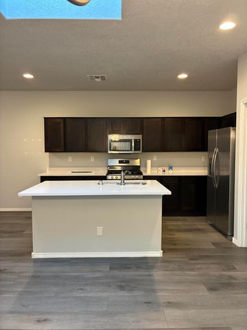 6121 Strand Loop SE, Albuquerque, NM 87106