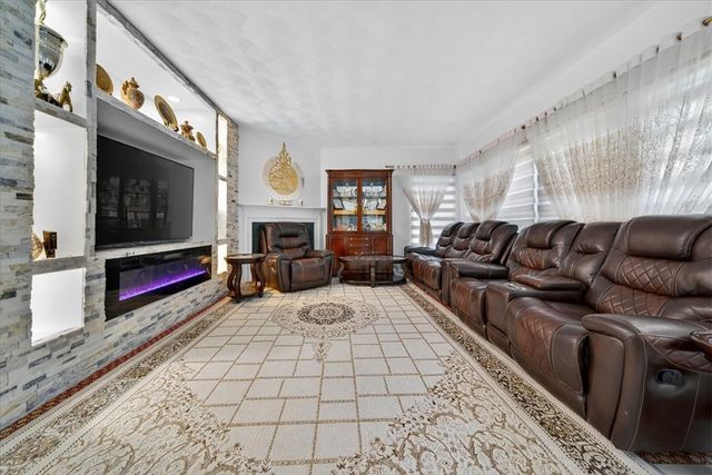 14 Audubon Lane, Coventry, RI 02831