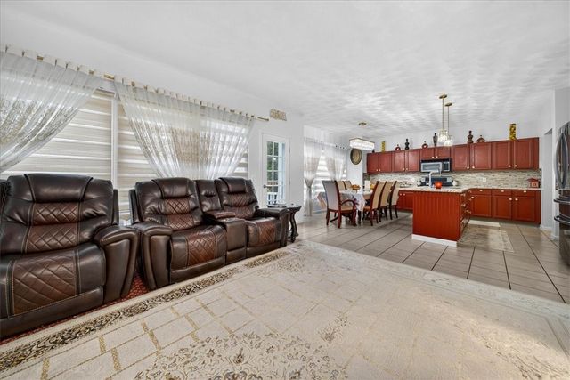 14 Audubon Lane, Coventry, RI 02831