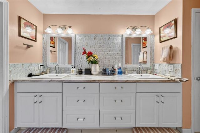 14 Audubon Lane, Coventry, RI 02831