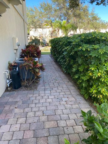 477 Capistrano Drive, Palm Beach Gardens, FL 33410