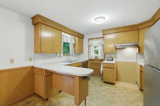 65 Church Street, Ludlow, MA 01056