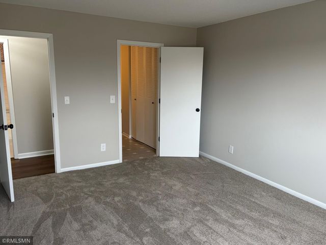 2801 Flag Avenue N 323, New Hope, MN 55427