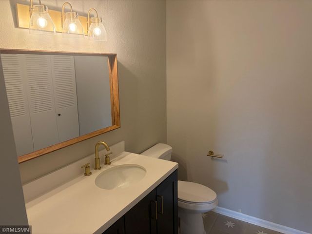 2801 Flag Avenue N 323, New Hope, MN 55427