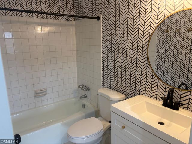 2801 Flag Avenue N 323, New Hope, MN 55427