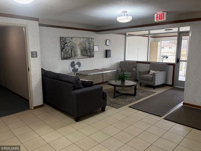 2801 Flag Avenue N 323, New Hope, MN 55427