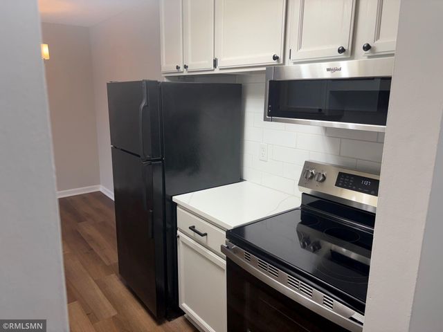 2801 Flag Avenue N 323, New Hope, MN 55427