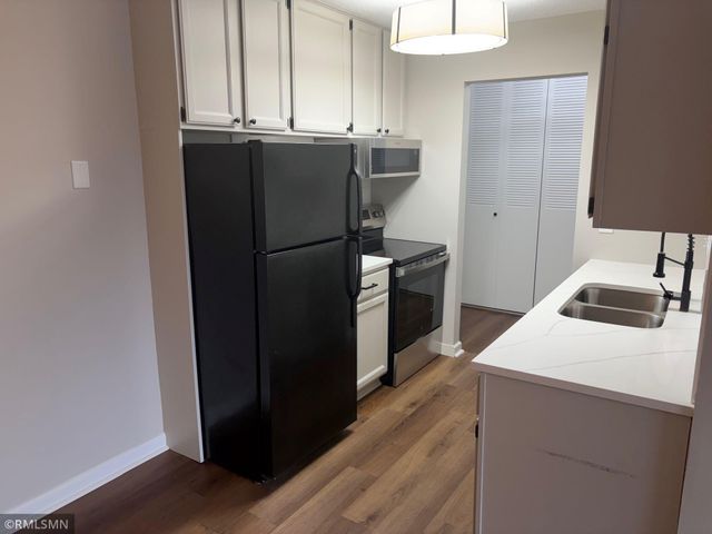 2801 Flag Avenue N 323, New Hope, MN 55427