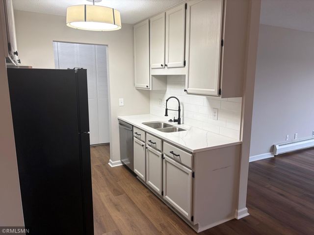 2801 Flag Avenue N 323, New Hope, MN 55427