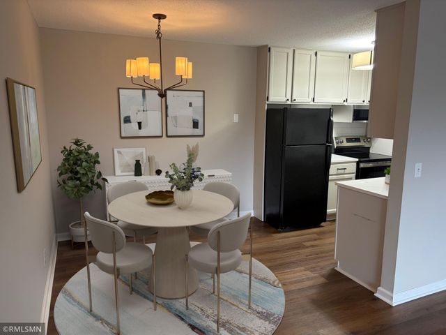 2801 Flag Avenue N 323, New Hope, MN 55427