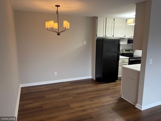 2801 Flag Avenue N 323, New Hope, MN 55427