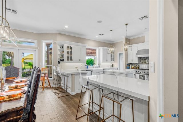 306 Creekridge Drive, Victoria, TX 77904