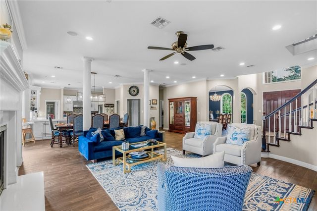 306 Creekridge Drive, Victoria, TX 77904