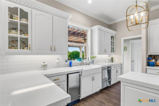 306 Creekridge Drive, Victoria, TX 77904