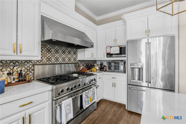 306 Creekridge Drive, Victoria, TX 77904