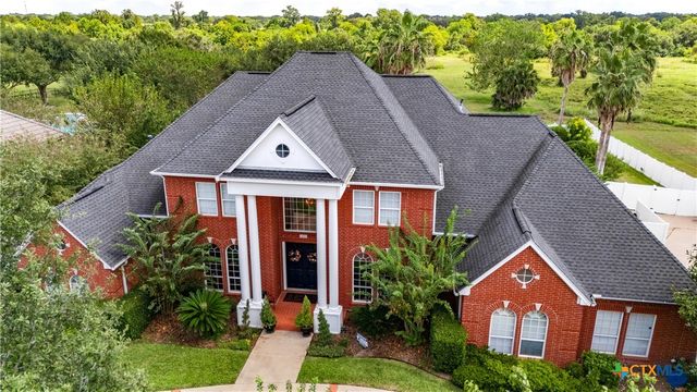 306 Creekridge Drive, Victoria, TX 77904