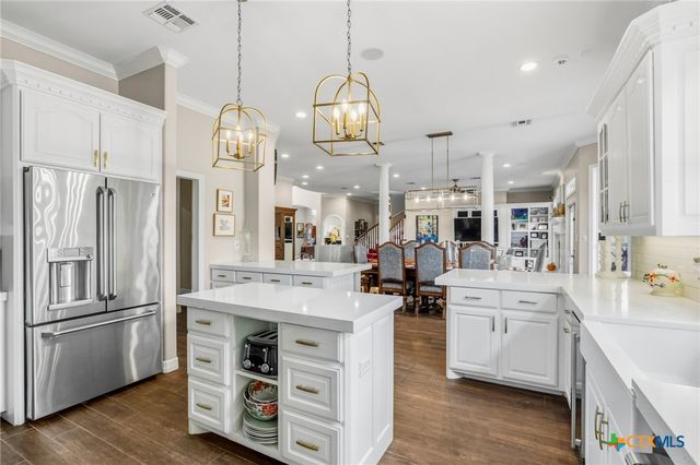 306 Creekridge Drive, Victoria, TX 77904