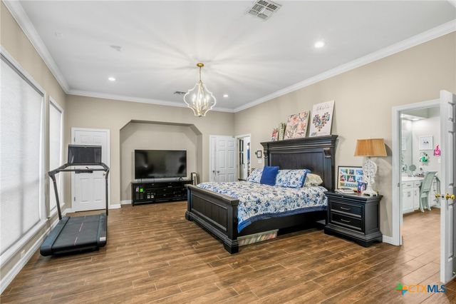 306 Creekridge Drive, Victoria, TX 77904