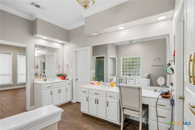 306 Creekridge Drive, Victoria, TX 77904