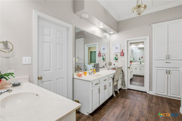 306 Creekridge Drive, Victoria, TX 77904