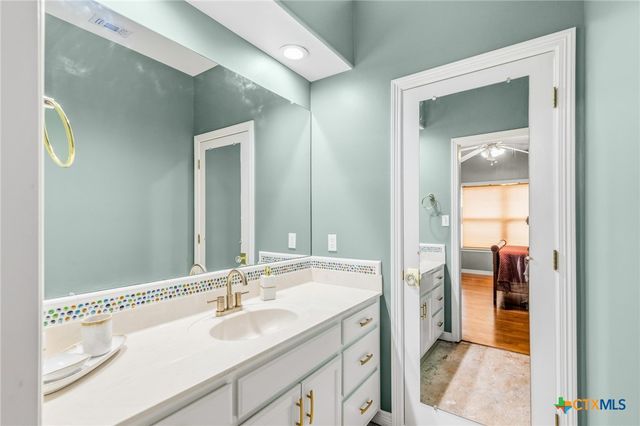 306 Creekridge Drive, Victoria, TX 77904